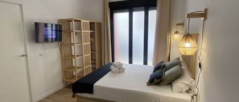 2 bedrooms, iron/ironing board, free WiFi, bed sheets
