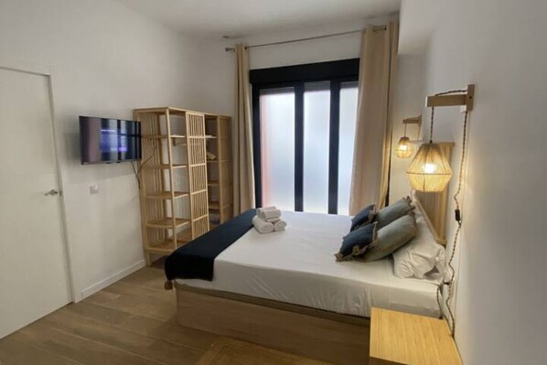 3 bedrooms, iron/ironing board, free WiFi, bed sheets