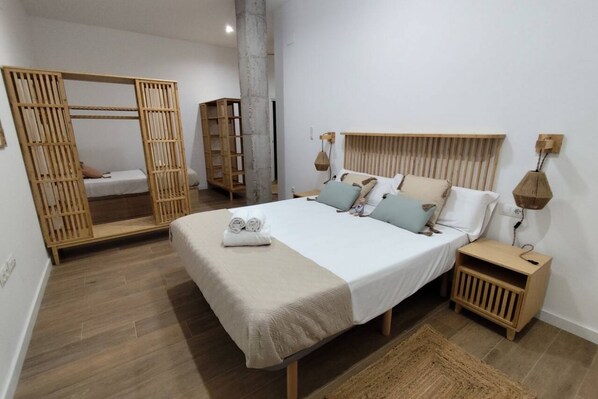 1 bedroom, iron/ironing board, free WiFi, bed sheets - A (VA070.1.1) TH Mediterranean Suite 1 (Valencia / València)
