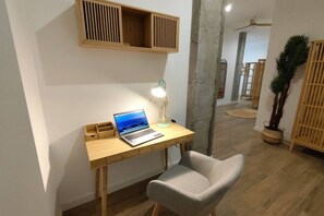 Interior - A (VA070.1.1) TH Mediterranean Suite 1 (Valencia / València)