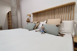 1 Schlafzimmer, Zimmersafe, Schreibtisch, Bügeleisen/Bügelbrett