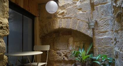 Atypical downtown loft / Private patio