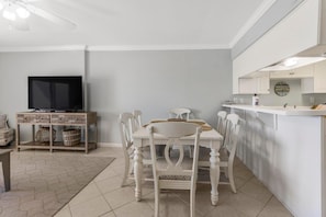 Apartment, 1 Queen-Bett und Schlafsofa (Westwind 802) | Speisen