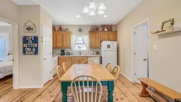 House, Multiple Beds (The Rookery 1302) | Dining