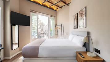 Estudio | 1 habitación, decoración personalizada, muebles diferentes y escritorio