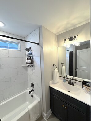 Shower, hair dryer, towels, soap - Modern 3BR 2.5BA Gated Home Near VCU & Downtown (Richmond)