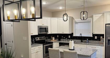 Modern 3BR 2.5BA Gated Home Near VCU & Downtown