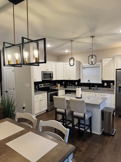 Modern 3BR 2.5BA Gated Home Near VCU & Downtown