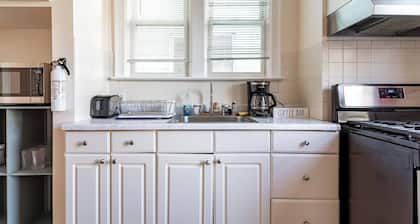 30-Min to NYC: 2BR Apt, Pets Welcome