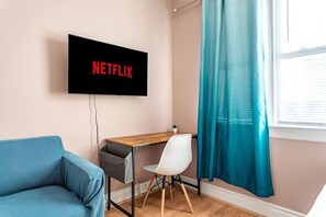 TV - 30-Min to NYC: 2BR Apt, Pets Welcome (Jersey City)