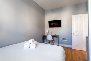 Desk, iron/ironing board, free WiFi, bed sheets - 30-Min to NYC: 2BR Apt, Pets Welcome (Jersey City)