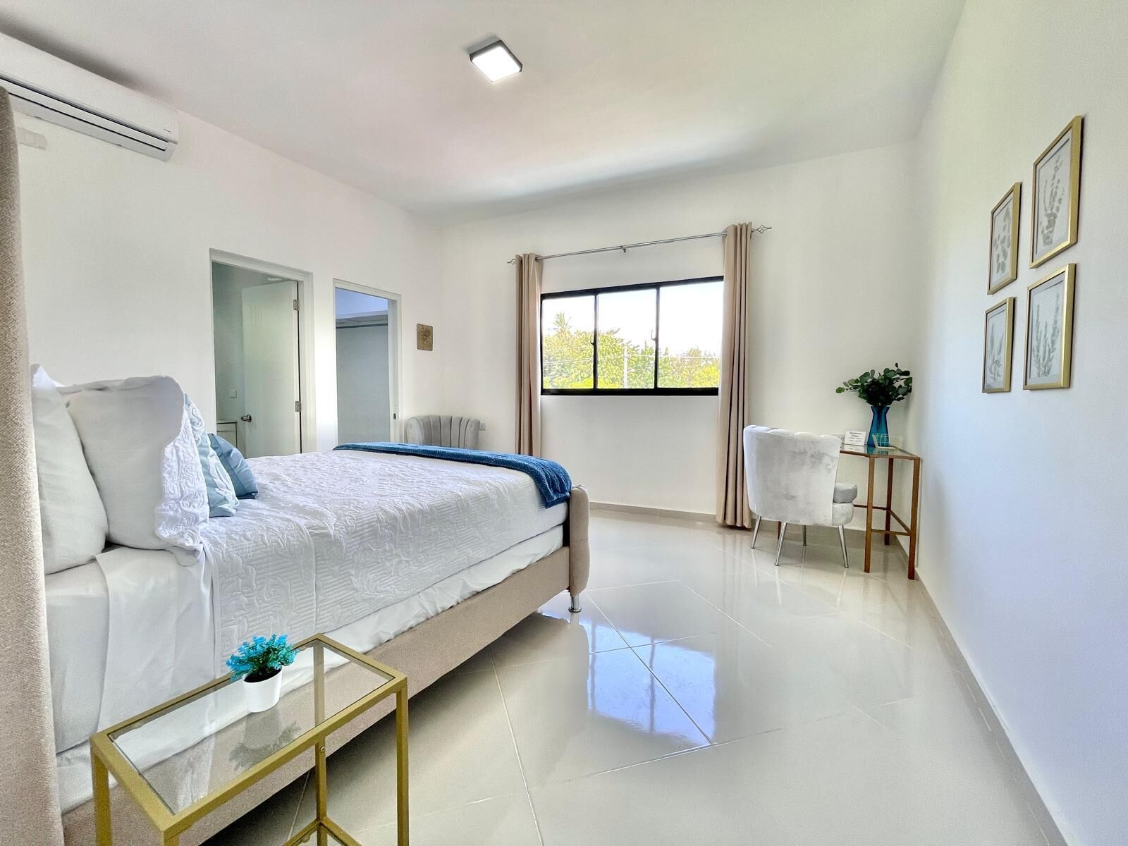 2 chambres, bureau, fer et planche à repasser, lit parapluie