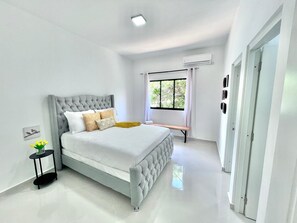 2 bedrooms, desk, iron/ironing board, travel crib - Residencial Beligue Zoraida- 2 Bedroom Apt in beautiful Laguna Salada w WiFi, AC (Laguna Salada)