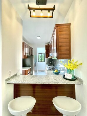 Fridge, microwave, oven, stovetop - Residencial Beligue Zoraida- 2 Bedroom Apt in beautiful Laguna Salada w WiFi, AC (Laguna Salada)