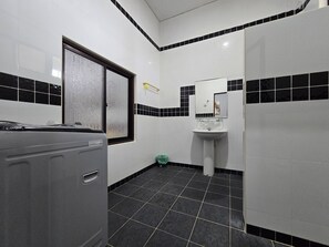 Signature Apartment, 5 Bedrooms | Bathroom - Hotel O Villa Impiana (Bachok)