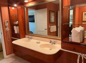 A bathroom with a double sink, a large mirror, and wooden cabinetry. - 1-bedroom resort with WiFi, AC in superb Palm Beach Shores (Palm Beach Shores)
