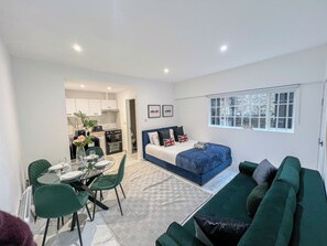 Interior - Sleek studio flat near King’s Cross, St Pancras, Euston with Free Wi-Fi (London)