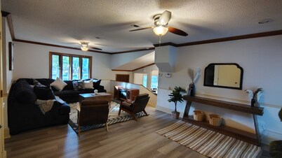 Charming 4-bedroom house with WiFi and AC in fabulous Charlotte