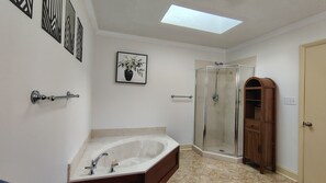 Towels, toilet paper - Charming 4-bedroom house with WiFi and AC in fabulous Charlotte (Charlotte)
