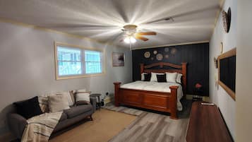 4 bedrooms, iron/ironing board, free WiFi, bed sheets