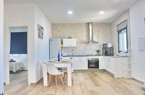 Réfrigérateur, micro-ondes, four, cafetière/bouilloire