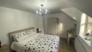 Standaard kamer, uitzicht op bergen | Verduisterende gordijnen, geluiddichte muren