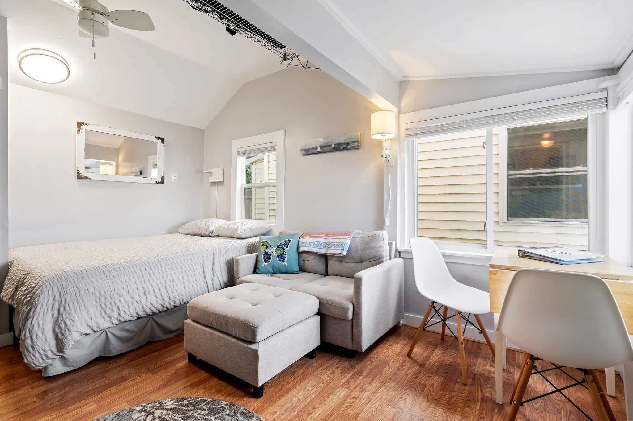 獨棟房屋, 2 張加大雙人床, 廚房, 花園景觀 (Just Beachy + Shore Delight) | 2 間臥室、獨特裝潢、布置獨特、書桌