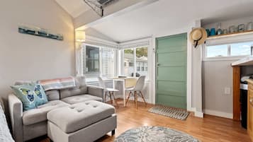 House, 2 Queen Beds, Kitchen, Garden View (Just Beachy + Shore Delight) | Living area | 42-inch flat-screen TV with digital channels