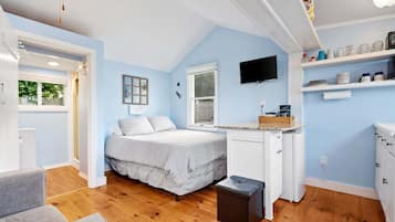 House, 2 Queen Beds, Kitchen, Garden View (Just Beachy + Shore Delight) | 2 bedrooms, individually decorated, individually furnished, desk