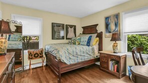 4 bedrooms, desk, iron/ironing board, travel crib