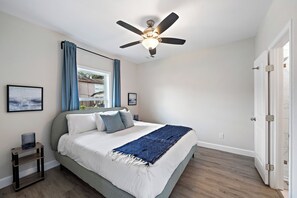 4 habitaciones, escritorio, tabla de planchar con plancha y wifi gratis
