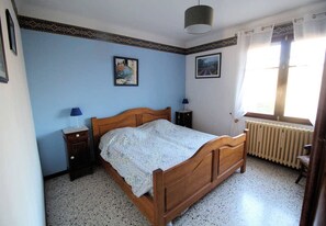 2 bedrooms, free WiFi - Holiday home in Saint-Didier, private pool, intimate settin, pets admitted(1). (SAINT-DIDIER)