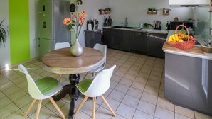 Kjøleskap, mikrobølgeovn, ovn og oppvaskmaskin