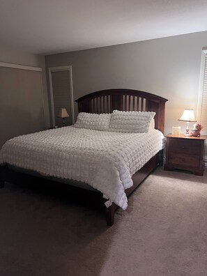 4 bedrooms, WiFi, bed sheets - Spacious 4-bedroom house in peaceful Campton with wifi, fireplace on a ski mtn. (Campton)