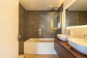 Shower, hair dryer - BEAUTIFUL DETACHED HOUSE IN PUNTA RASCA IN THE HEART OF PALM MAR (Palm-Mar)