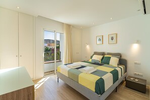 3 bedrooms, iron/ironing board, free WiFi, bed sheets - BEAUTIFUL DETACHED HOUSE IN PUNTA RASCA IN THE HEART OF PALM MAR (Palm-Mar)