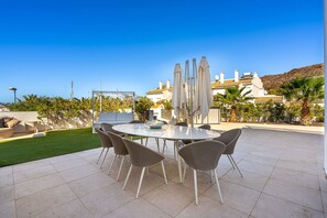 Outdoor dining - BEAUTIFUL DETACHED HOUSE IN PUNTA RASCA IN THE HEART OF PALM MAR (Palm-Mar)