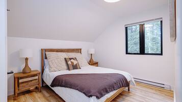 3 habitaciones, tabla de planchar con plancha, wifi y ropa de cama