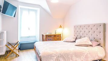 4 室のベッドルーム、アイロン / アイロン台、旅行用ベビーベッド、WiFi (無料)