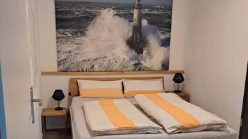 1 Schlafzimmer, Schreibtisch, Bügeleisen/Bügelbrett, Reisekinderbett