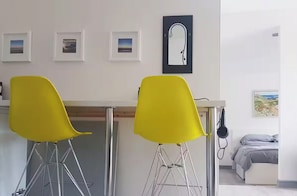 1 habitación, tabla de planchar con plancha, wifi y ropa de cama