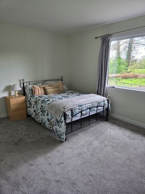 4 dormitorios, tabla de planchar con plancha, wifi gratis y ropa de cama