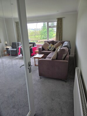 Smart TV, DVD player, video library - Tranquil&Beautiful surroundings,situated in the country 20mins seaside,dark sky (Pinwherry)