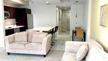 Villa, balcón | Zona de estar | Televisión de plasma de 50 pulgadas con canales por cable