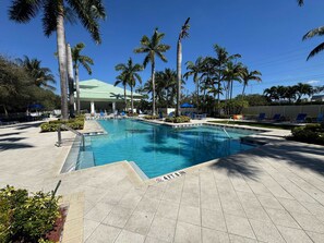 Piscine extérieure