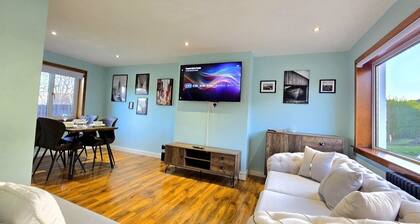 Quirky 2-Bed with Free Parking