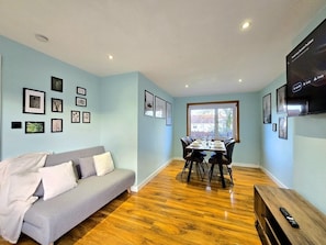 Interior - Quirky 2-Bed with Free Parking (Paisley)