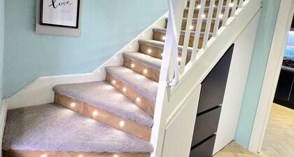 Quirky 2-Bed with Free Parking