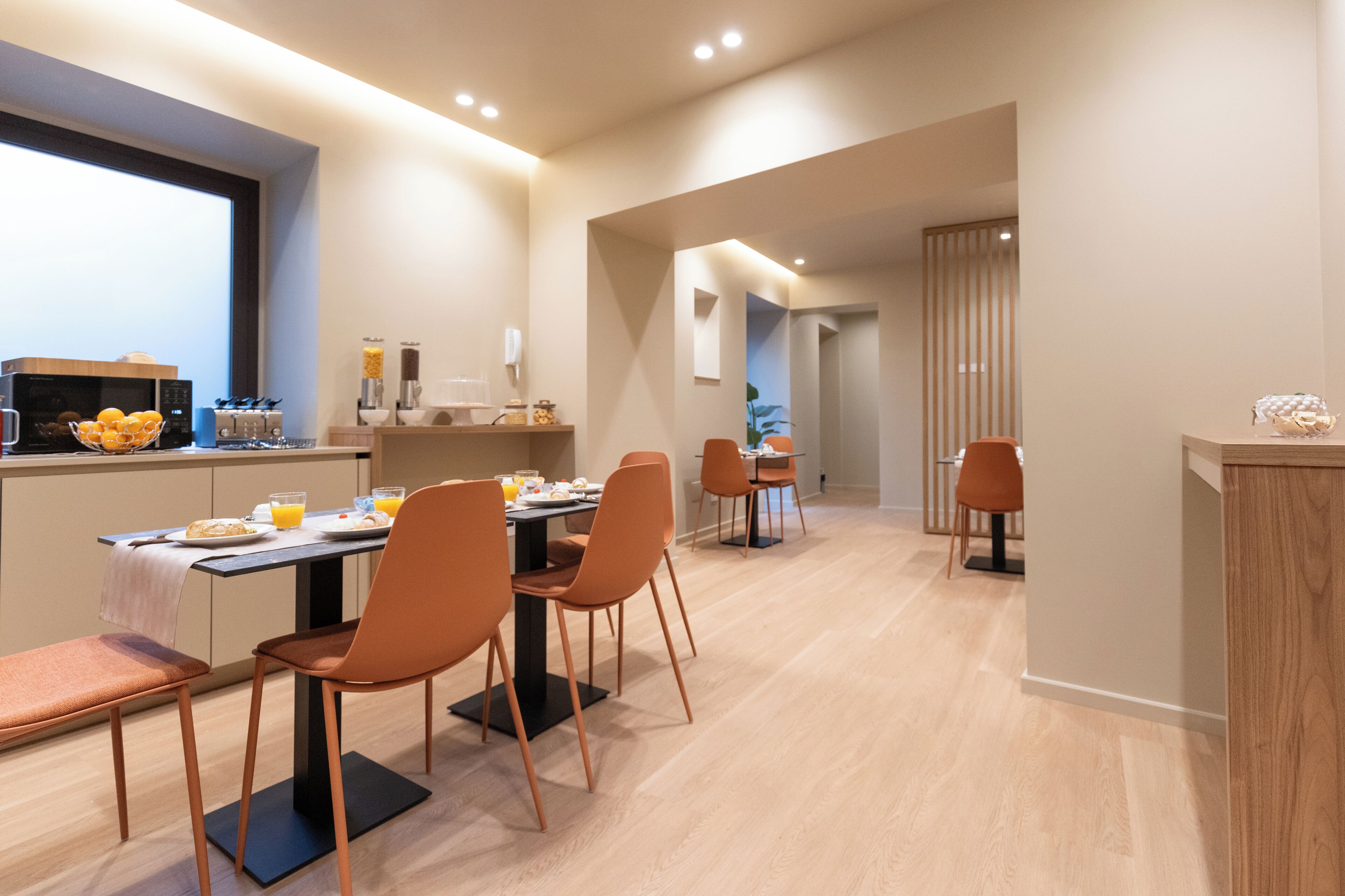 Free daily continental breakfast 