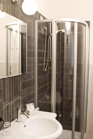 Standard Quadruple Room - Relax cottage  (Valtopina)